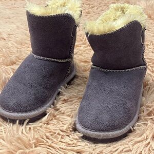 Apres Lamo 7.5C Kids Boots in Gray Purple and Cream Koolabura Bearpaw Ugg style